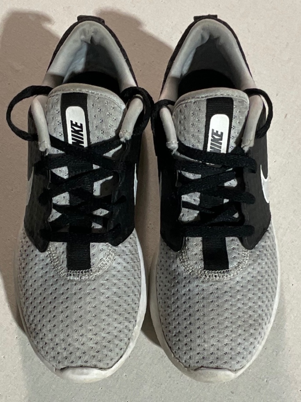 Nike Roshe G Jr Golf Shoes Youth 4Y Black White Spikeless